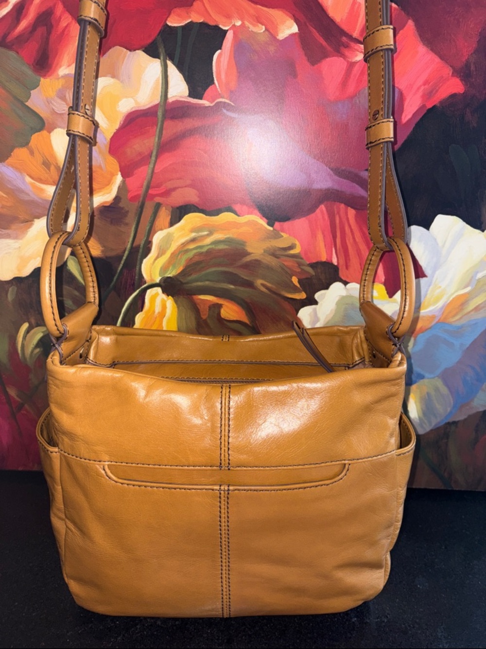 NWOT HOBO International Sheila
Crossbody Bag Polished
Leather Natural Tan